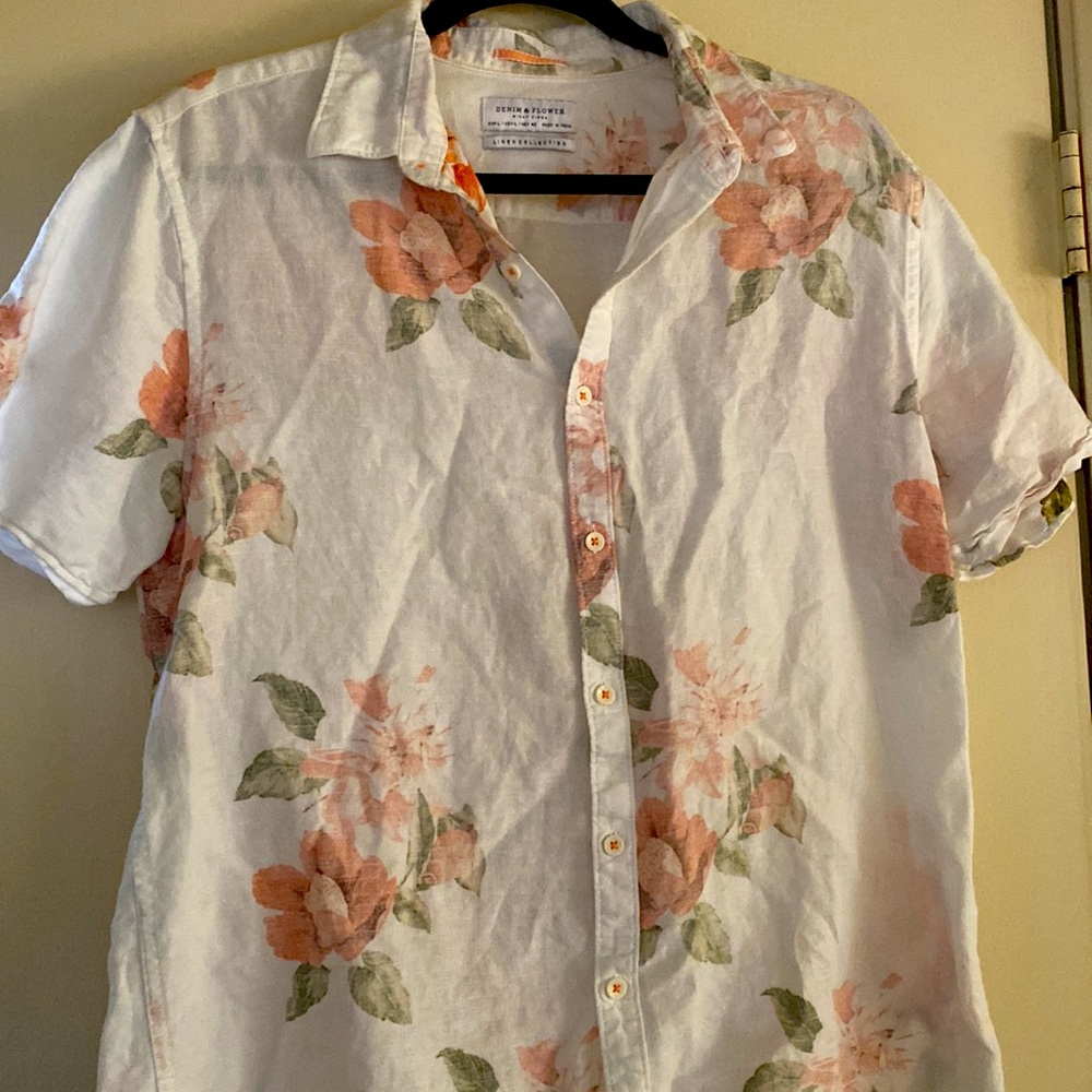 Women’s Denim and Flower floral design lightweight linen shirt.  Size: Large